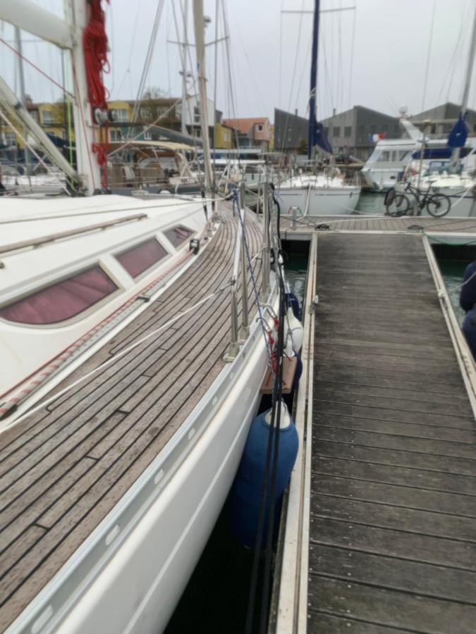 Отель Nuit Sur Un Bateau La Rochelle Ла-Рошель Экстерьер фото